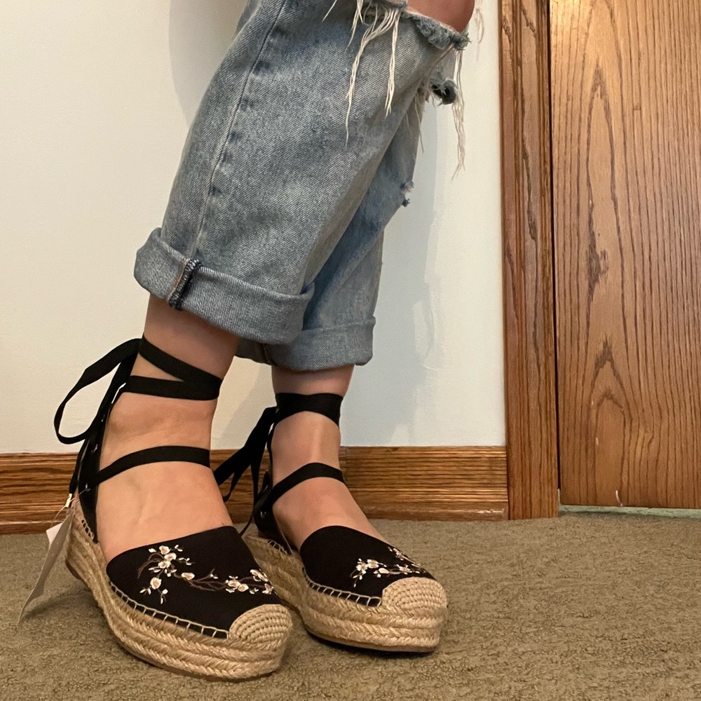 NWT NANETTE LEPORE Espadrilles Sandals- Size 7